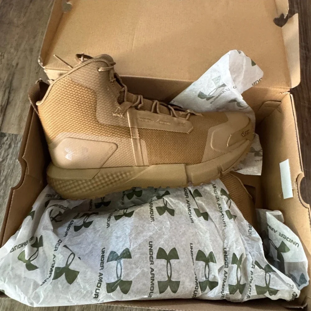 Under Armour Boots Mens 9 Tan UA Charged Valsetz Mid Tactical Vibram 3027362-200